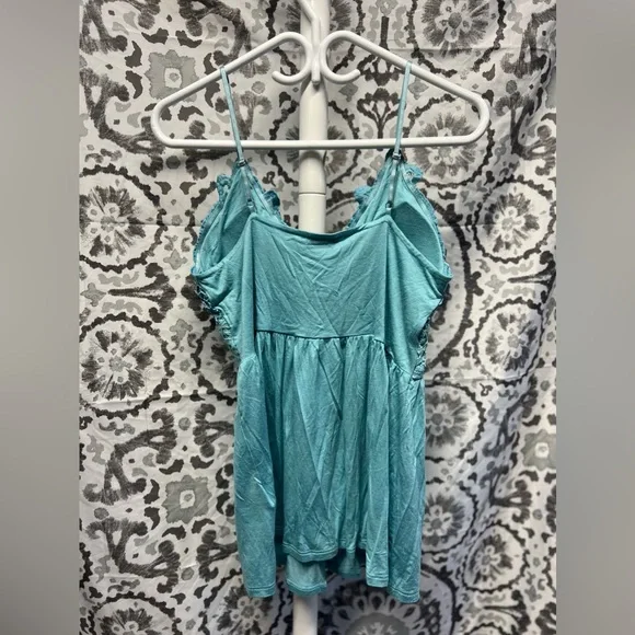 Beautiful Flowy Tank! - Picture 2 of 3